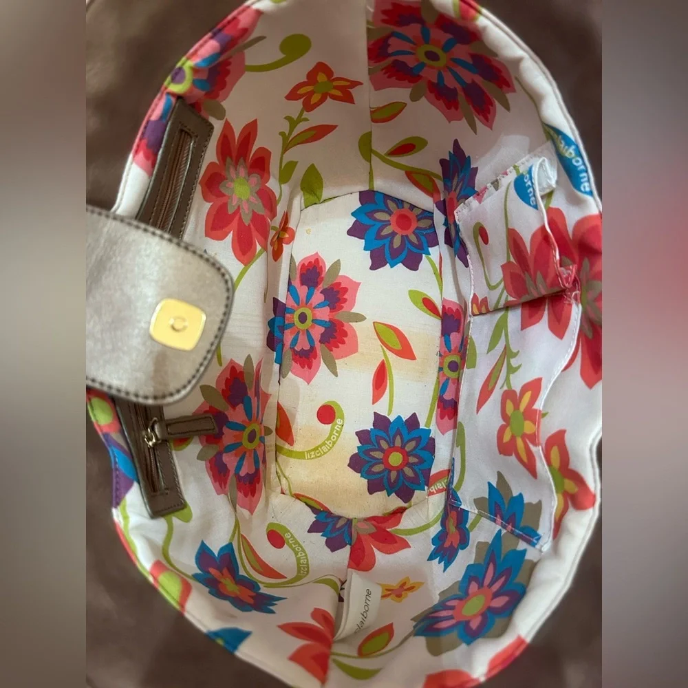 Liz Claiborne Straw Bag with issues ⚠️